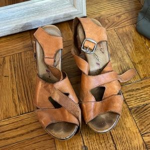 Orange-brown Leather wedges